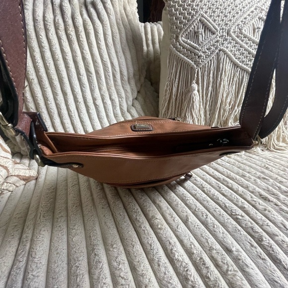 b.o.c. Tan and Brown Leather Handbag​ - Picture 4 of 8